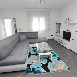 Mondelaco Apartment
